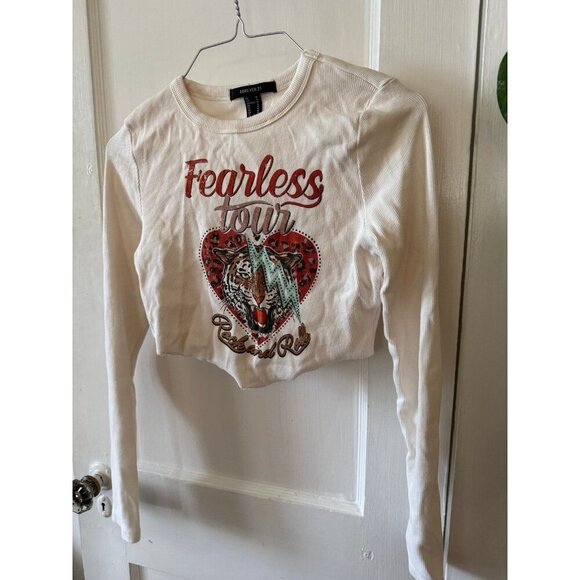 Forever 21 Women’s size medium Fearless Tour cropped shirt - Picture 2 of 9